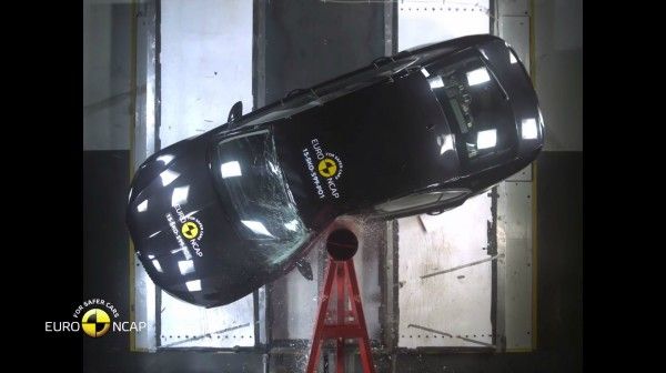 Škoda Superb při testu Euro NCAP 2015