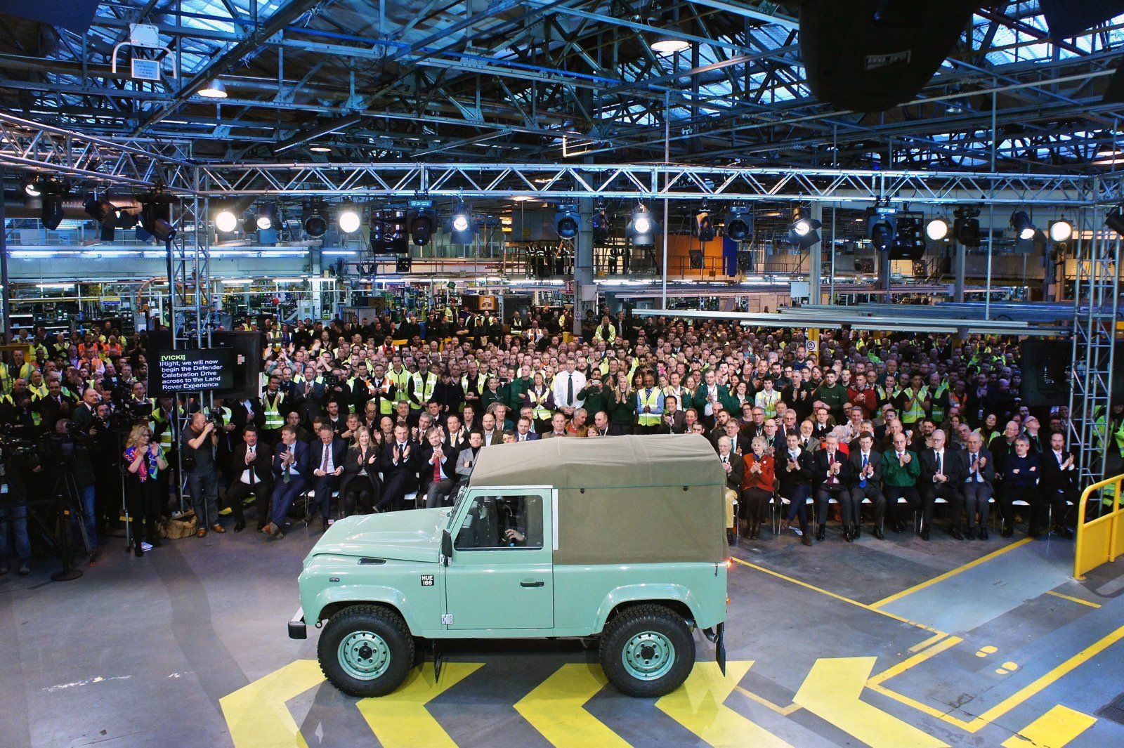 slavnostní konec výroby Land Roveru Defender