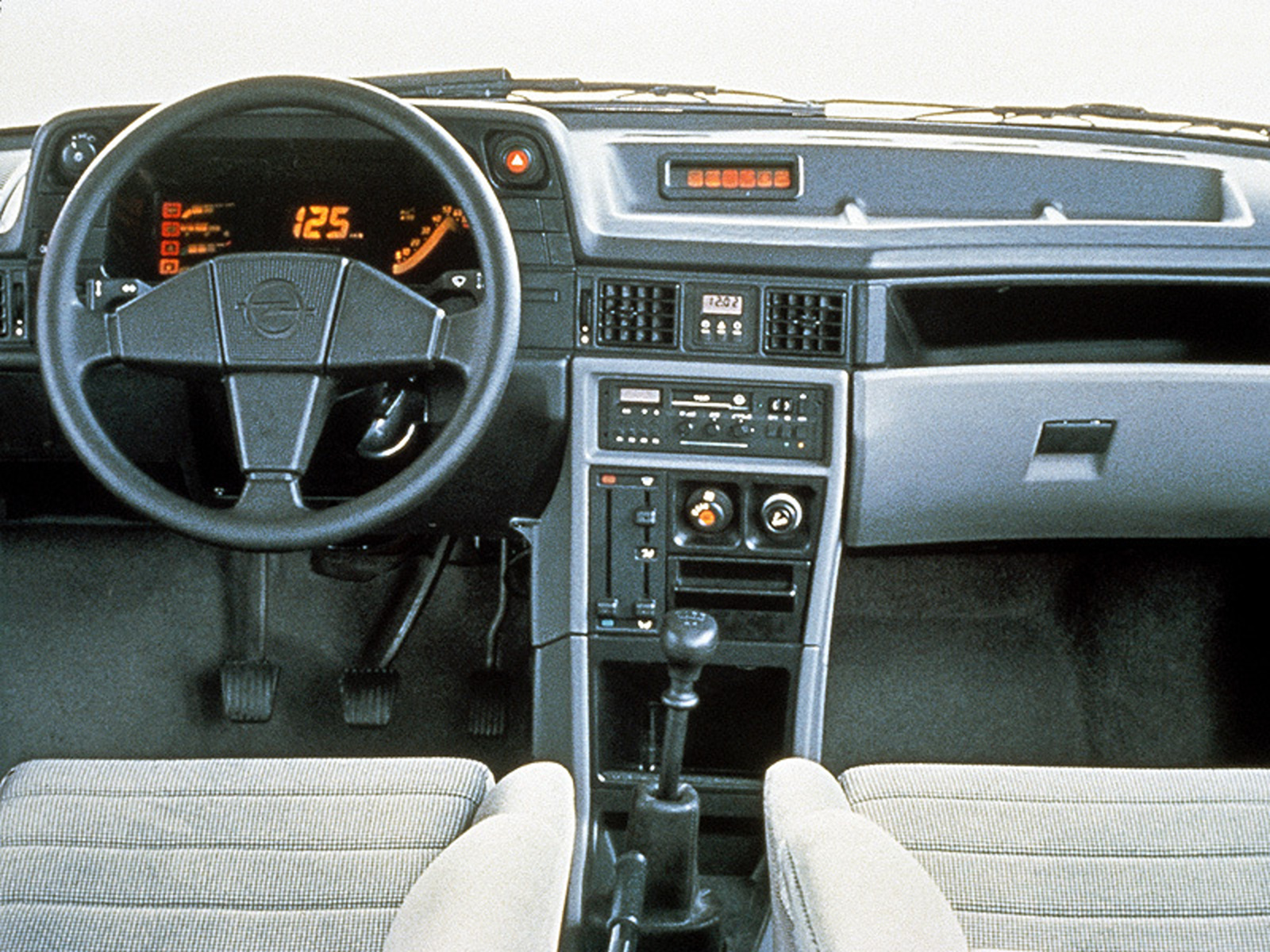 cockpit Opel Kadett (1984)
